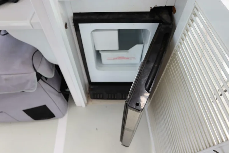 Slide: The Image of DeFever Cockpit Motor Yacht 2005 - 5932649