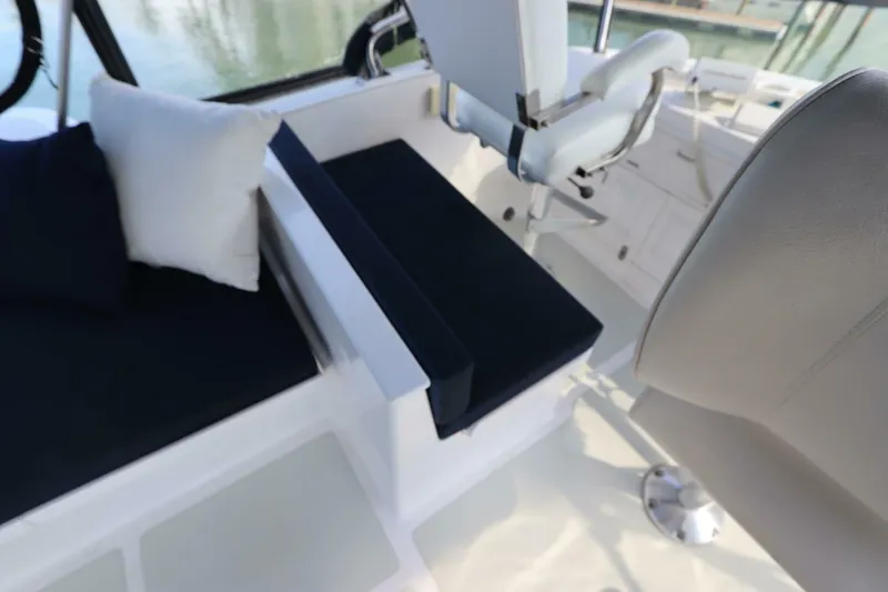 Slide: The Image of DeFever Cockpit Motor Yacht 2005 - 5932656