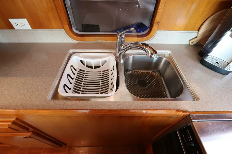 Slide: The Image of DeFever Cockpit Motor Yacht 2005 - 5932672