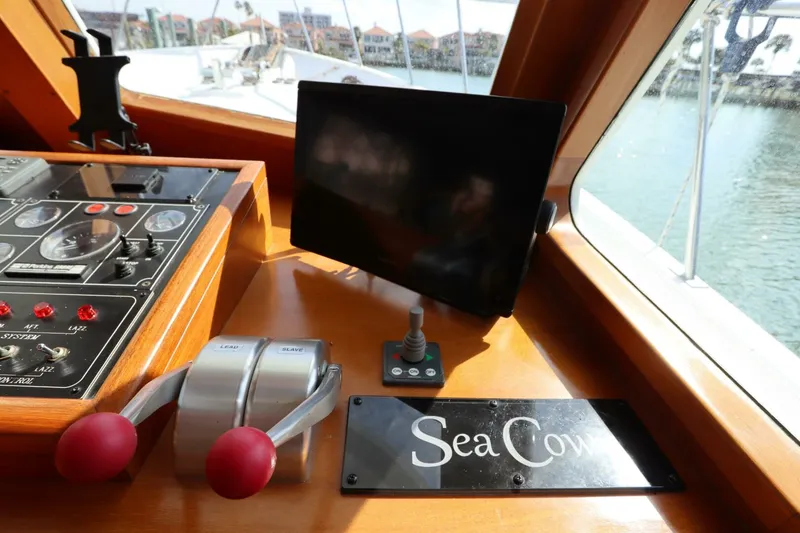 Slide: The Image of DeFever Cockpit Motor Yacht 2005 - 5932687