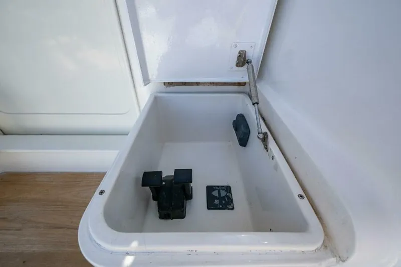 Slide: The Image of Ocean Yachts Convertible 1999 - 5931989