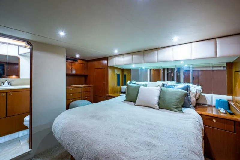 Slide: The Image of Ocean Yachts Convertible 1999 - 5932027