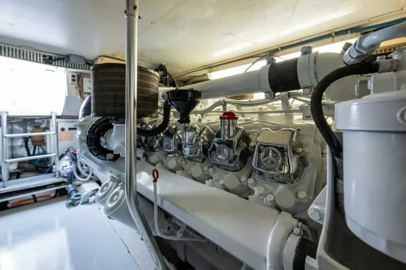 Slide: The Image of Ocean Yachts Convertible 1999 - 5932045