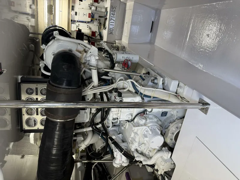 Slide: The Image of Hatteras 60 Convertible 2004 - 5933852