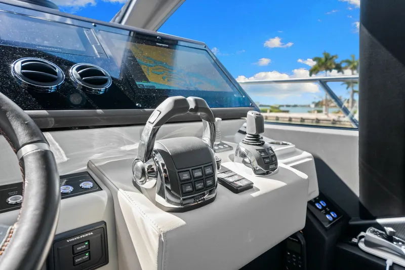 Slide: The Image of Azimut S6 2022 - 5932889