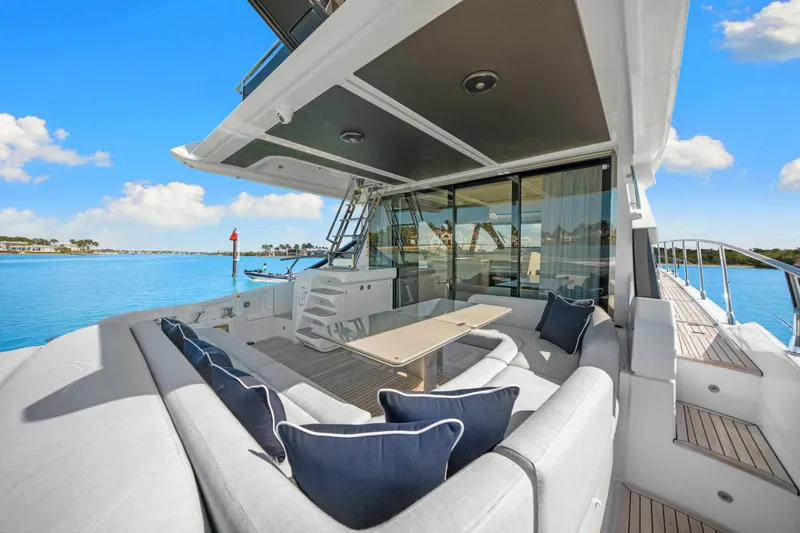 Slide: The Image of Azimut S6 2022 - 5932895