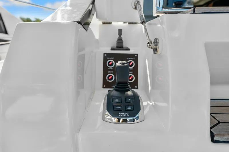 Slide: The Image of Azimut S6 2022 - 5932900