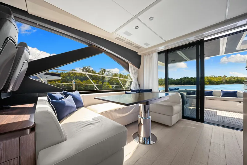 Slide: The Image of Azimut S6 2022 - 5932914