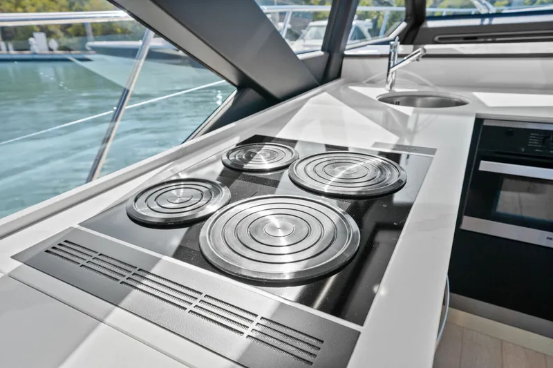 Slide: The Image of Azimut S6 2022 - 5932916