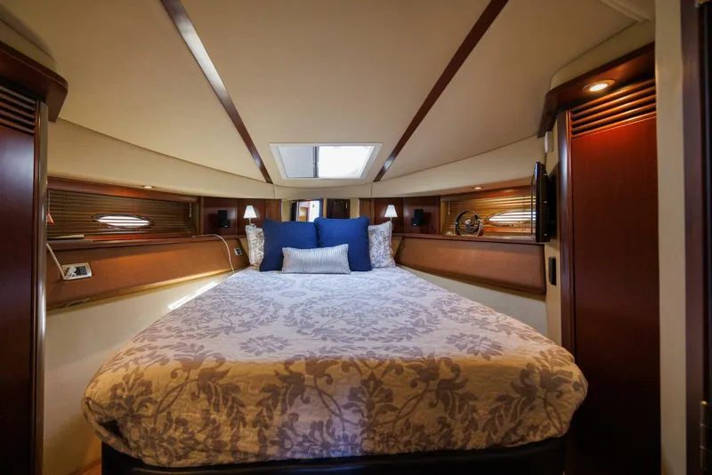 Slide: The Image of 2006 52 Sea Ray Sedan Bridge Zoe Grace Master Stateroom (2) - 5934362