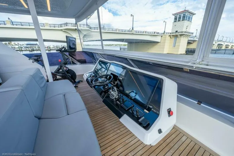 Slide: The Image of Sunreef 60 NERO- Helm 2022 Sunreef 60 NERO 60P - 5933506