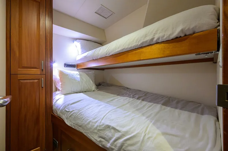 Slide: The Image of Hatteras 63 Reelin N Dealin - Interior Guest Stateroom 2013 Hatteras 63 Convertible Reelin N Dealin - 5934096