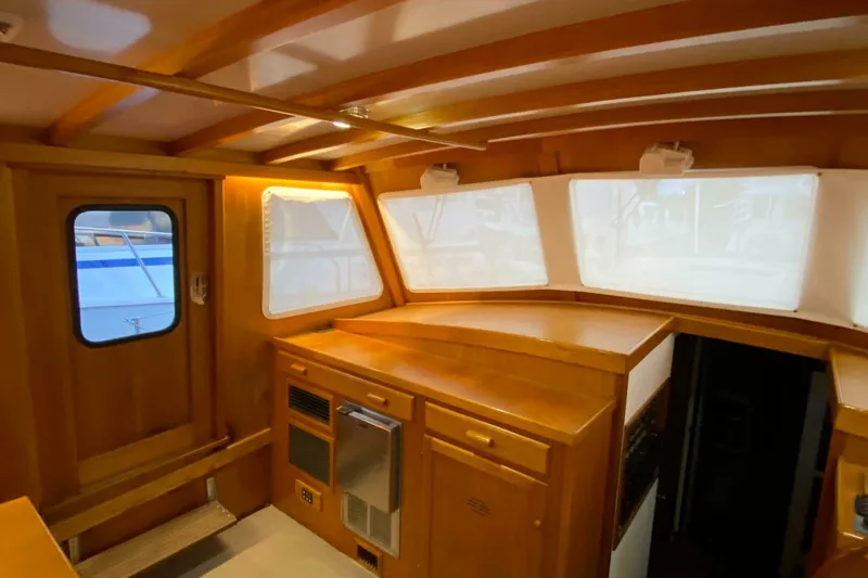 Slide: The Image of Jarvis Newman 46 Flybridge Downeast 1988 - 5933890