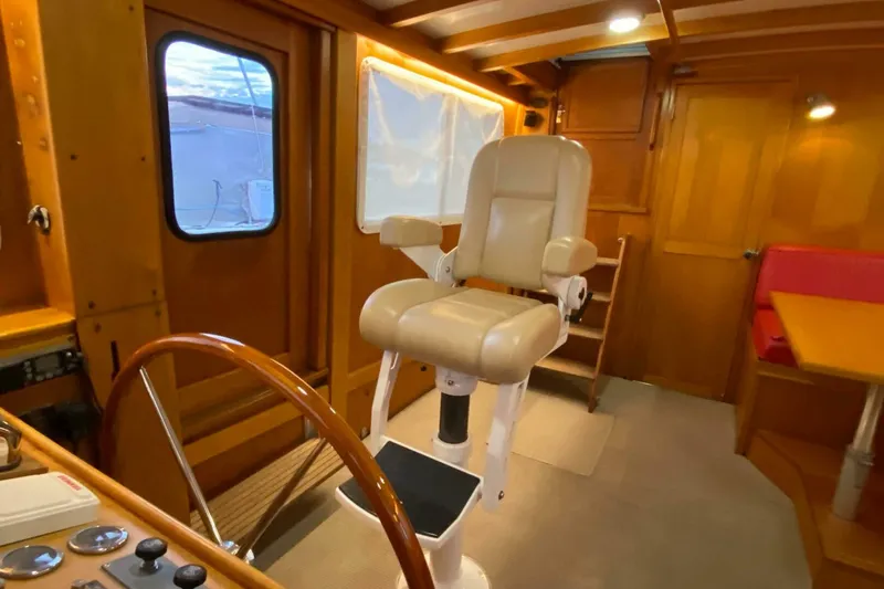 Slide: The Image of Jarvis Newman 46 Flybridge Downeast 1988 - 5933888