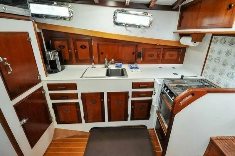 Slide: The Image of Jarvis Newman 46 Flybridge Downeast 1988 - 5933892