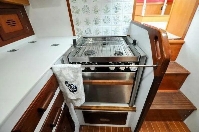 Slide: The Image of Jarvis Newman 46 Flybridge Downeast 1988 - 5933896