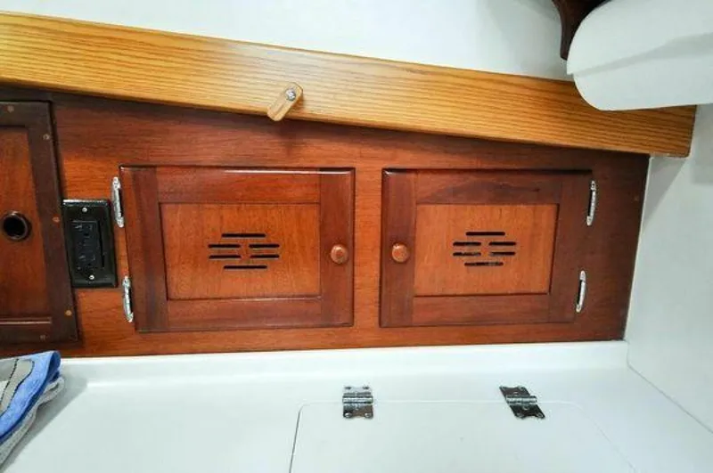 Slide: The Image of Jarvis Newman 46 Flybridge Downeast 1988 - 5933898