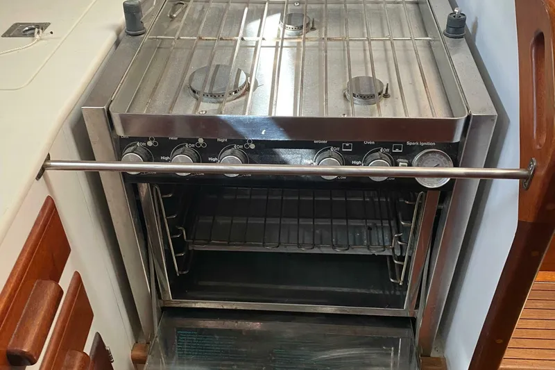 Slide: The Image of Jarvis Newman 46 Flybridge Downeast 1988 - 5933899