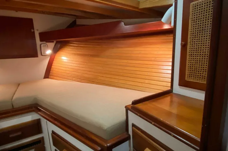 Slide: The Image of Jarvis Newman 46 Flybridge Downeast 1988 - 5933902