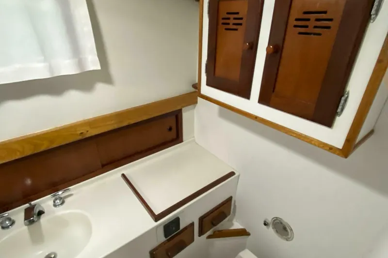 Slide: The Image of Jarvis Newman 46 Flybridge Downeast 1988 - 5933908