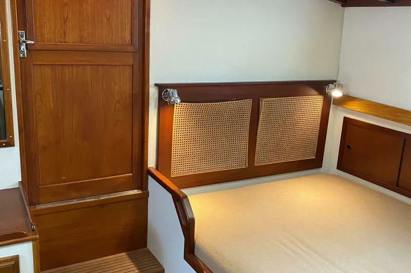 Slide: The Image of Jarvis Newman 46 Flybridge Downeast 1988 - 5933914