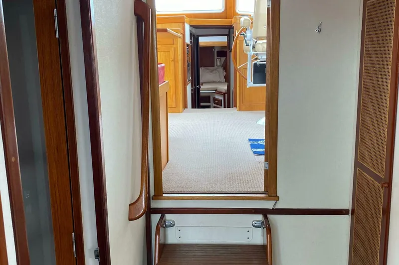 Slide: The Image of Jarvis Newman 46 Flybridge Downeast 1988 - 5933918