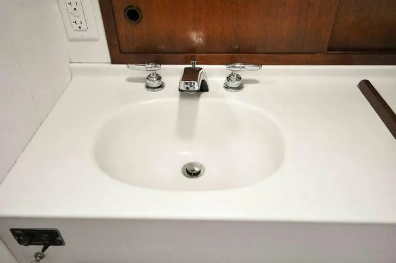 Slide: The Image of Jarvis Newman 46 Flybridge Downeast 1988 - 5933926