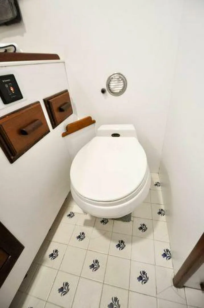 Slide: The Image of Jarvis Newman 46 Flybridge Downeast 1988 - 5933927