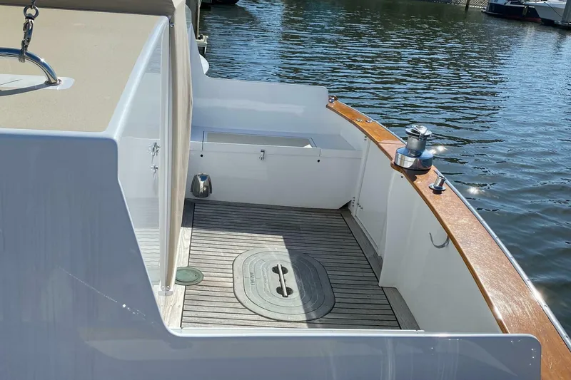 Slide: The Image of Jarvis Newman 46 Flybridge Downeast 1988 - 5933873