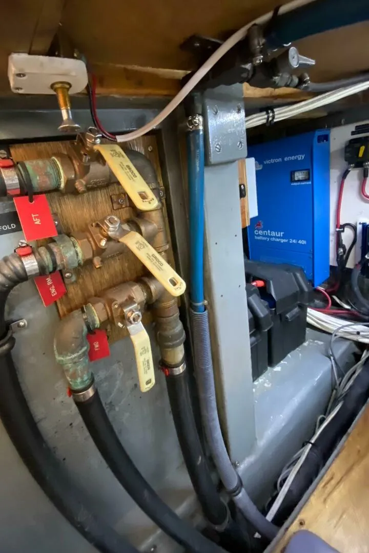 Slide: The Image of Jarvis Newman 46 Flybridge Downeast 1988 - 5933952