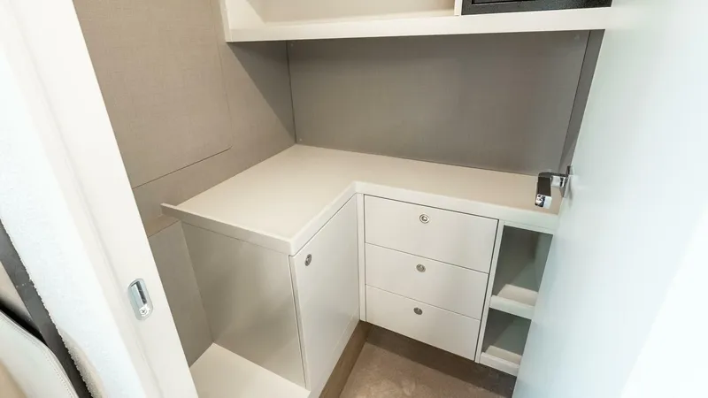 Slide: The Image of Absolute 64 Navetta 2022 - 5990097