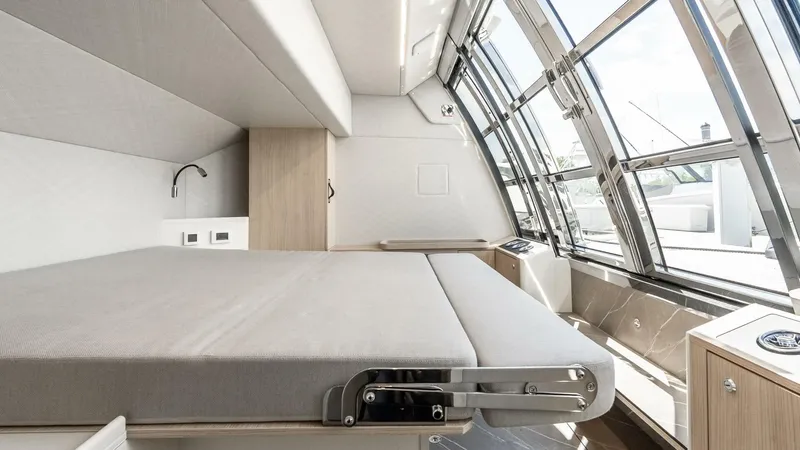 Slide: The Image of Absolute 64 Navetta 2022 - 5990099