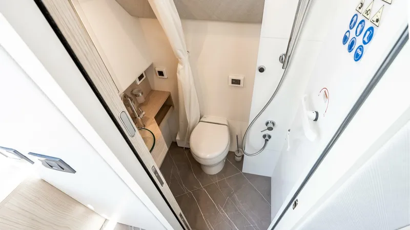 Slide: The Image of Absolute 64 Navetta 2022 - 5990100