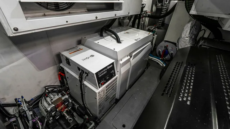 Slide: The Image of Absolute 64 Navetta 2022 - 5990108