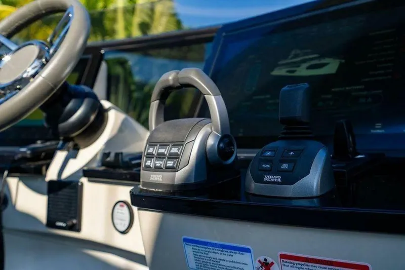 Slide: The Image of Absolute 64 Navetta 2022 - 5934499