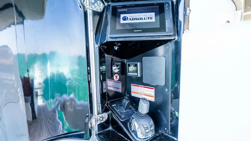 Slide: The Image of Absolute 64 Navetta 2022 - 5990121