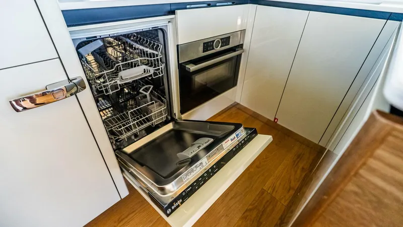 Slide: The Image of Absolute 64 Navetta 2022 - 5990131