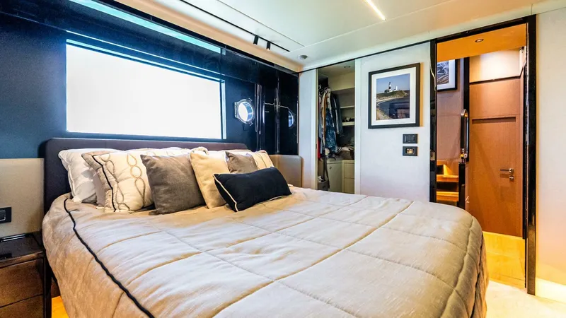 Slide: The Image of Absolute 64 Navetta 2022 - 5990156