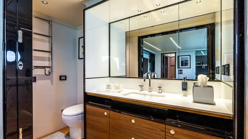 Slide: The Image of Absolute 64 Navetta 2022 - 5990157