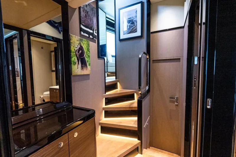 Slide: The Image of Absolute 64 Navetta 2022 - 5990160