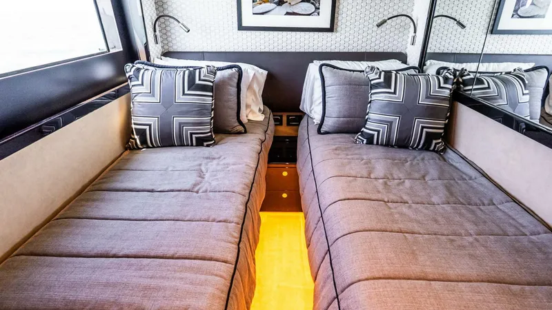 Slide: The Image of Absolute 64 Navetta 2022 - 5990163