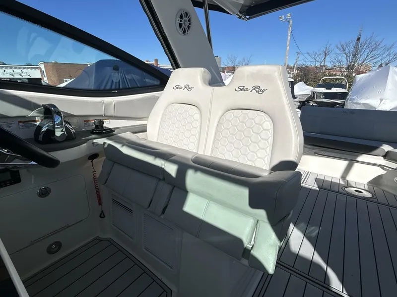 Slide: The Image of Sea Ray 320 Sundancer 2021 - 5934797