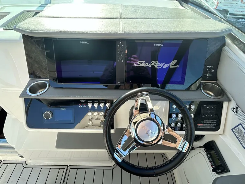 Slide: The Image of Sea Ray 320 Sundancer 2021 - 5934795