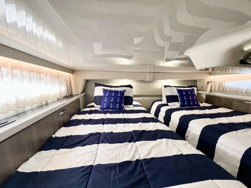 Slide: The Image of Regal 33 XO 2021 - 5934829