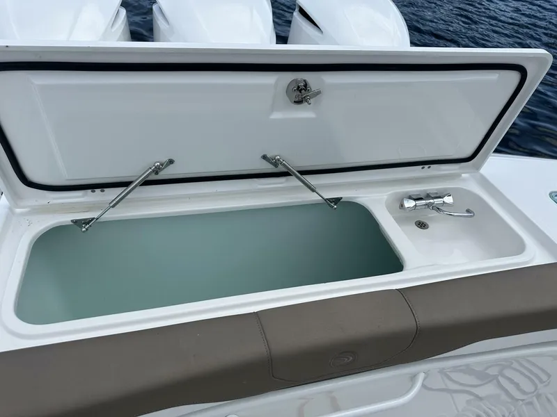 Slide: The Image of Edgewater 370CC 2020 - 5934917