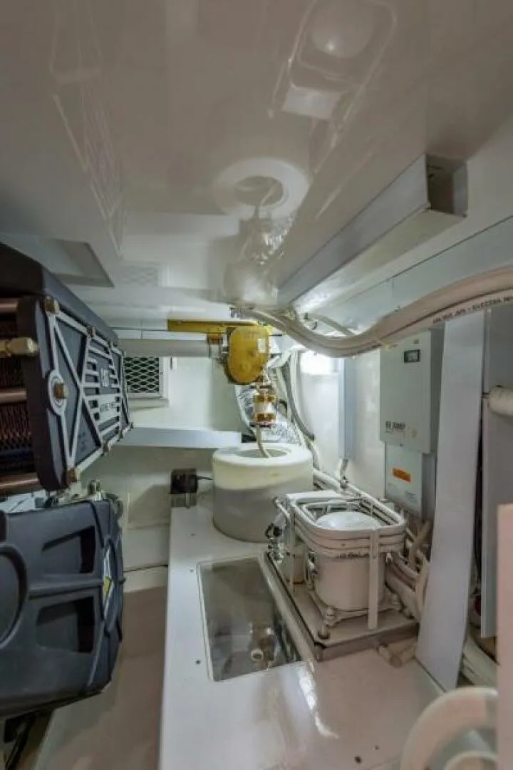 Slide: The Image of Post 53 - Ros Lyn - Engine Room 2007 Post 53 Convertible - Ros Lyn - 7379560