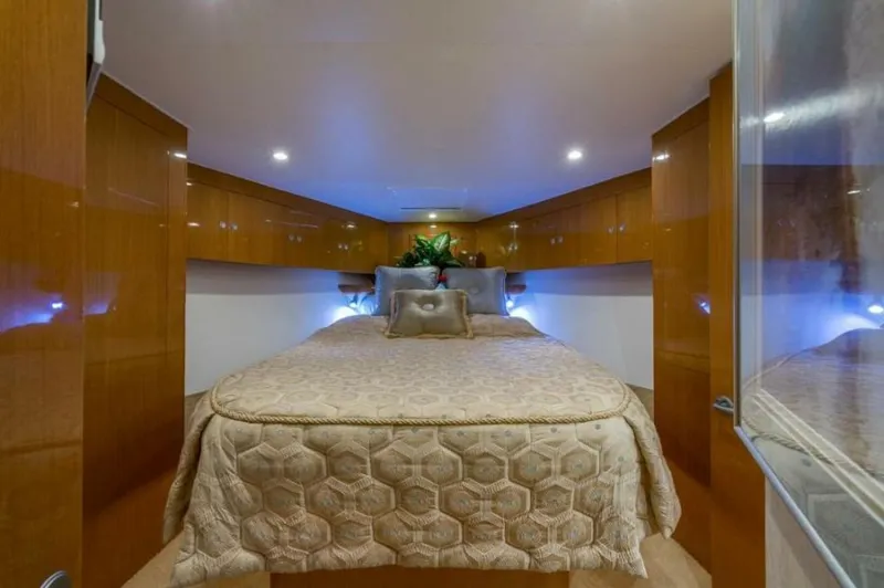 Slide: The Image of Post 53 - Ros Lyn - VIP Stateroom 2007 Post 53 Convertible - Ros Lyn - 7379548