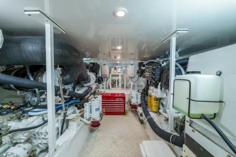 Slide: The Image of Post 53 - Ros Lyn - Engine Room 2007 Post 53 Convertible - Ros Lyn - 7379556