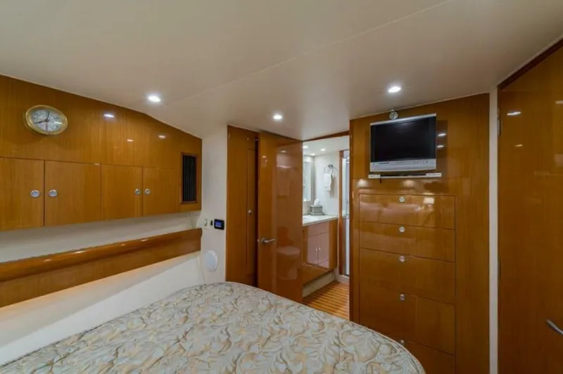 Slide: The Image of Post 53 - Ros Lyn - VIP Stateroom 2007 Post 53 Convertible - Ros Lyn - 7379549