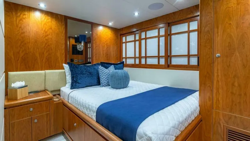 Slide: The Image of Port Guest Looking Aft - 5935051